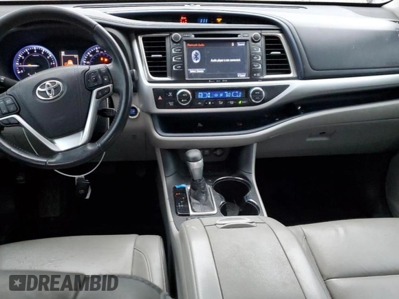 2018 Toyota Highlander SE with VIN 5TDKZRFH1JS545249, listed as a Copart auction lot 55875935 with 107,601 mi miles and Salvage title. Bid and sale history available at DreamBid. Image 8.