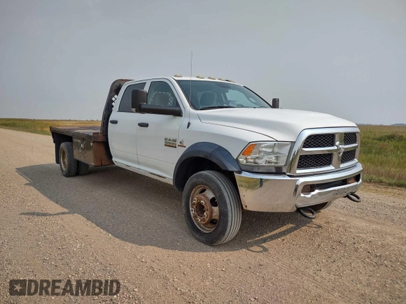 2014 Ram 5500 Tradesman z VIN 3C7WRNFLXEG225885, wystawiony jako Copart lot #77276374 z przebiegiem 184 703 mil mil oraz Czysty tytuł • Clean title. Historia ofert i sprzedaży dostępna na DreamBid. Obrazek 1.