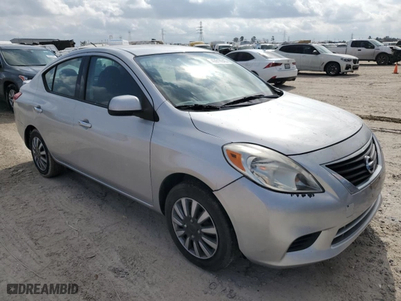 2014 Nissan Versa S Plus with VIN 3N1CN7AP2EL811542, listed as a Copart auction lot 43916945 with 121,994 mi miles and Clean Title. Bid and sale history available at carsss.com. Image 4.