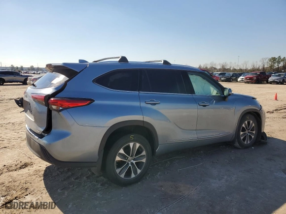 2020 Toyota Highlander XLE with VIN 5TDGZRAH1LS023866, listed as a Copart auction lot 43802315 with 49,400 mi miles and Salvage Title. Bid and sale history available at carsss.com. Image 3.