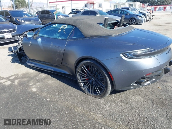 2024 Aston Martin DB12 z VIN SCFRMFGWXRGM13607, wystawiony jako IAAI lot #41380304 z przebiegiem Nie podano mil oraz . Historia ofert i sprzedaży dostępna na DreamBid. Obrazek 3.