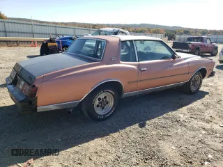 1979 Chevrolet Monte Carlo z VIN 1Z37H9D520488, wystawiony jako Copart lot #77283914 z przebiegiem 49 514 mil mil oraz Tytuł czysty. Historia ofert i sprzedaży dostępna na DreamBid. Obrazek 3.
