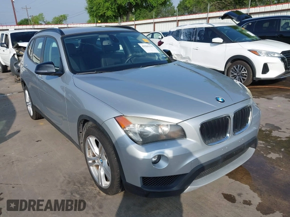2014 BMW X1 sDrive28i z VIN WBAVM1C51EVW52544, wystawiony jako IAAI lot #41901275 z przebiegiem 117 832 mil mil oraz . Historia ofert i sprzedaży dostępna na DreamBid. Obrazek 1.