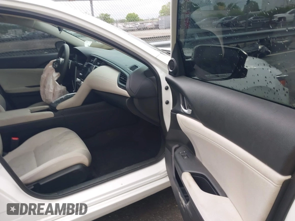 2019 Honda Insight EX with VIN 19XZE4F54KE033029, listed as a IAAI auction lot 41972665 with 75,281 mi miles and . Bid and sale history available at DreamBid. Image 5.