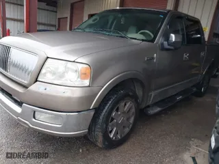 2006 Lincoln Mark LT with VIN 5LTPW16576FJ10505, listed as a IAAI auction lot 41432780 with 312,432 mi miles. Bid and sale history available at carsss.com. Image 2.