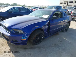 2014 Ford Mustang V6 z VIN 1ZVBP8AM2E5262050, wystawiony jako IAAI lot #42600638 z przebiegiem 208 708 mil mil oraz . Historia ofert i sprzedaży dostępna na DreamBid. Obrazek 18.