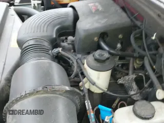 1997 Ford F-250 z VIN 1FTFX28L7VNB80622, wystawiony jako IAAI lot #42405725 z przebiegiem 200 065 mil mil oraz . Historia ofert i sprzedaży dostępna na DreamBid. Obrazek 19.