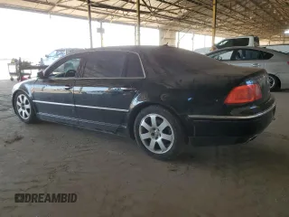 2004 Volkswagen Phaeton V8 z VIN WVWAF63D548010888, wystawiony jako Copart lot #77903574 z przebiegiem 68 511 mil mil oraz Szkody całkowita. Historia ofert i sprzedaży dostępna na DreamBid. Obrazek 2.