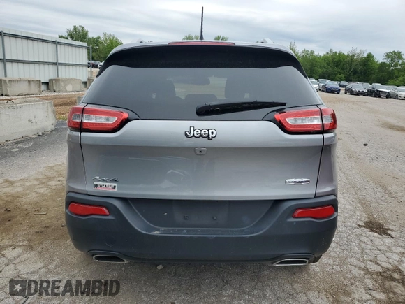 2015 Jeep Cherokee Latitude z VIN 1C4PJMCS5FW514819, wystawiony jako Copart lot #56662365 z przebiegiem 40 169 mil mil oraz Szkoda całkowita • Salvage title. Historia ofert i sprzedaży dostępna na DreamBid. Obrazek 6.