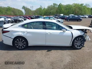 2021 Lexus ES 250 z VIN 58AD11D17MU005321, wystawiony jako IAAI lot #42180688 z przebiegiem 70 635 mil mil oraz . Historia ofert i sprzedaży dostępna na DreamBid. Obrazek 13.