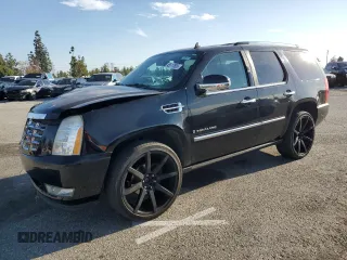 2008 Cadillac Escalade z VIN 1GYFK63858R183602, wystawiony jako Copart lot #45517605 z przebiegiem 131 197 mil mil oraz Szkody całkowita. Historia ofert i sprzedaży dostępna na DreamBid. Obrazek 1.