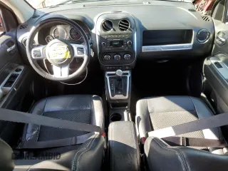 2016 Jeep Compass Latitude z VIN 1C4NJCEA4GD619757, wystawiony jako Copart lot #52113325 z przebiegiem 98 912 mil mil oraz Szkoda całkowita • Salvage title. Historia ofert i sprzedaży dostępna na DreamBid. Obrazek 8.