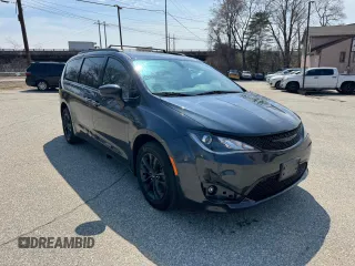 2020 Chrysler Pacifica Launch Edition z VIN 2C4RC3BG0LR270771, wystawiony jako Copart lot #58243145 z przebiegiem 157 500 mil mil oraz Tytuł czysty. Historia ofert i sprzedaży dostępna na DreamBid. Obrazek 1.