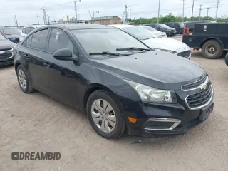 2015 Chevrolet Cruze LS z VIN 1G1PA5SH0F7174655, wystawiony jako IAAI lot #42047067 z przebiegiem 118 060 mil mil oraz . Historia ofert i sprzedaży dostępna na DreamBid. Obrazek 1.