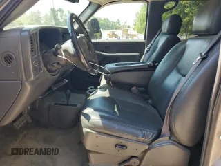 2005 GMC Sierra 3500 DRW Work Trk z VIN 1GTJK33245F920117, wystawiony jako Copart lot #57468965 z przebiegiem 157 458 mil mil oraz Szkoda całkowita • Salvage title. Historia ofert i sprzedaży dostępna na DreamBid. Obrazek 7.
