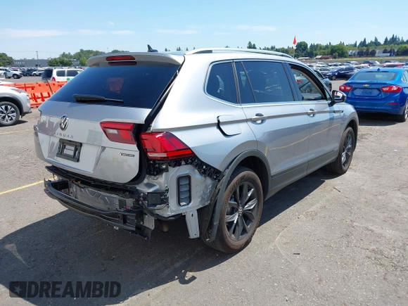 2024 Volkswagen Tiguan SE with VIN 3VV2B7AX6RM149564, listed as a IAAI auction lot 42686972 with 20,350 mi miles and . Bid and sale history available at DreamBid. Image 4.