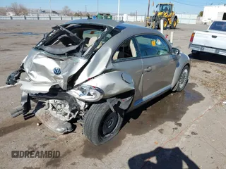 2013 Volkswagen Beetle с VIN 3VWHX7AT0DM663696, выставлен на аукционе IAAI как лот 41485832 с пробегом 111 465 миль миль и . История ставок и продаж доступна на DreamBid. Изображение 4.