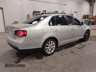 2010 Volkswagen Jetta Limited Edition z VIN 3VWRX7AJ1AM165859, wystawiony jako IAAI lot #42269603 z przebiegiem 93 615 mil mil oraz . Historia ofert i sprzedaży dostępna na DreamBid. Obrazek 4.