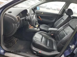 2002 Volkswagen Passat GLX z VIN WVWTH63B32P069555, wystawiony jako Copart lot #85990984 z przebiegiem 69 310 mil mil oraz Czysty tytuł • Clean title. Historia ofert i sprzedaży dostępna na DreamBid. Obrazek 7.
