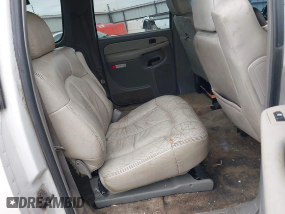 2001 Chevrolet Suburban LS with VIN 1GNFK16TX1J171899, listed as a IAAI auction lot 41394260 with 263,120 mi miles. Bid and sale history available at carsss.com. Image 8.