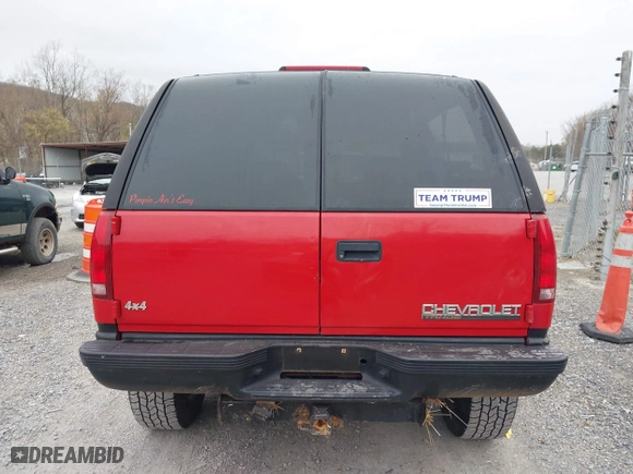 1996 Chevrolet Tahoe with VIN 3GNEK18R8TG153872, listed as a IAAI auction lot 41913476 with 120,686 mi miles. Bid and sale history available at carsss.com. Image 16.