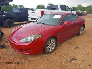 2008 Hyundai Tiburon GS z VIN KMHHM66D68U277885, wystawiony jako IAAI lot #42172920 z przebiegiem 205 023 mil mil oraz . Historia ofert i sprzedaży dostępna na DreamBid. Obrazek 2.