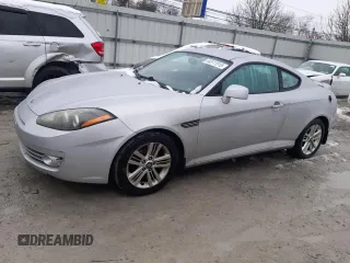2008 Hyundai Tiburon GS z VIN KMHHM66D98U266704, wystawiony jako Copart lot #44511515 z przebiegiem 115 671 mil mil oraz Nie do naprawy • Non repairable. Historia ofert i sprzedaży dostępna na DreamBid. Obrazek 1.