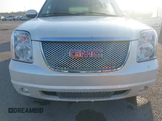 2012 GMC Yukon XL Denali with VIN 1GKS1MEF6CR138320, listed as a IAAI auction lot 42123524 with 184,182 mi miles. Bid and sale history available at carsss.com. Image 6.