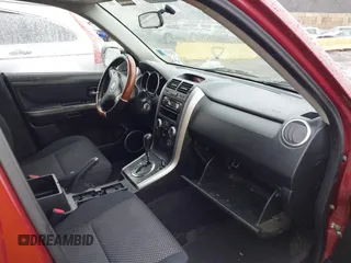 2006 Suzuki Grand Vitara Premium z VIN JS3TD943864103101, wystawiony jako IAAI lot #42322528 z przebiegiem 184 503 mil mil oraz . Historia ofert i sprzedaży dostępna na DreamBid. Obrazek 5.