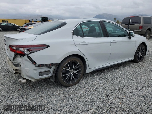 2022 Toyota Camry SE with VIN 4T1G11AK0NU002196, listed as a Copart auction lot 52739605 with 47,586 mi miles and Salvage Title. Bid and sale history available at DreamBid. Image 3.