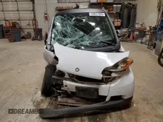 2010 Smart fortwo Pure z VIN WMEEJ3BA7AK418332, wystawiony jako Copart lot #54827925 z przebiegiem 39 972 mil mil oraz Szkoda całkowita • Salvage title. Historia ofert i sprzedaży dostępna na DreamBid. Obrazek 5.