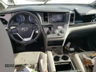 2019 Toyota Sienna XLE Auto Access Seat z VIN 5TDYZ3DC3KS971766, wystawiony jako Copart lot #44809945 z przebiegiem Nie podano mil oraz Szkoda całkowita • Salvage title. Historia ofert i sprzedaży dostępna na DreamBid. Obrazek 8.