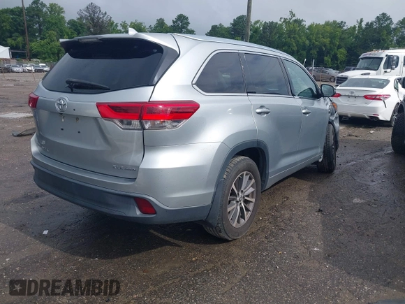 2018 Toyota Highlander SE с VIN 5TDJZRFH1JS545568, выставлен на аукционе IAAI как лот 42582513 с пробегом 120 695 миль миль и . История ставок и продаж доступна на DreamBid. Изображение 4.