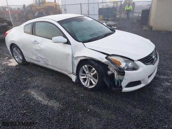 2013 Nissan Altima 2.5 S with VIN 1N4AL2EP1DC232792, listed as a IAAI auction lot 41164779 with 165,188 mi miles. Bid and sale history available at carsss.com. Image 1.