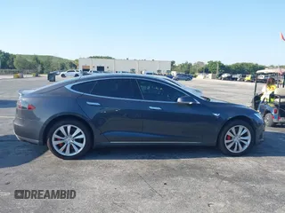 2015 Tesla Model S 85D with VIN 5YJSA1H46FF082264, listed as a IAAI auction lot 42068959 with 98,693 mi miles. Bid and sale history available at carsss.com. Image 13.