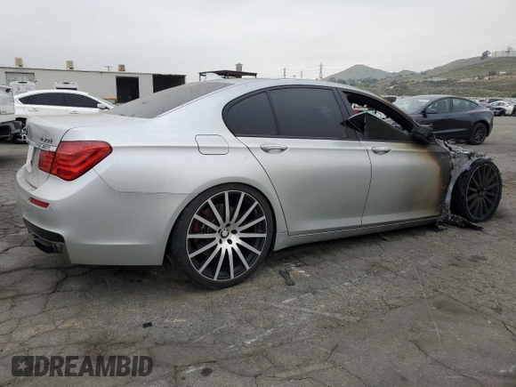 2012 BMW 7 Series 750i z VIN WBAKA8C5XCCY37933, wystawiony jako Copart lot #53122875 z przebiegiem Nie podano mil oraz Nie do naprawy • Non repairable. Historia ofert i sprzedaży dostępna na DreamBid. Obrazek 3.