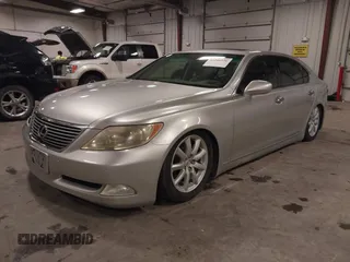 2007 Lexus LS 460 L с VIN JTHGL46F275020190, выставлен на аукционе IAAI как лот 42206196 с пробегом 164 133 миль миль и . История ставок и продаж доступна на DreamBid. Изображение 18.