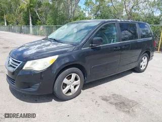 2010 Volkswagen Routan SE with VIN 2V4RW3D12AR186616, listed as a IAAI auction lot 42087154 with 90,735 mi miles. Bid and sale history available at carsss.com. Image 2.