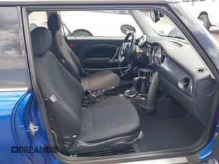 2005 MINI Hardtop with VIN WMWRC33585TJ69273, listed as a IAAI auction lot 42041797 with 150,983 mi miles and . Bid and sale history available at DreamBid. Image 5.