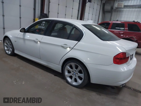 2006 BMW 3 Series 330xi with VIN WBAVD33546KL51295, listed as a IAAI auction lot 41742575 with 164,434 mi miles. Bid and sale history available at carsss.com. Image 3.