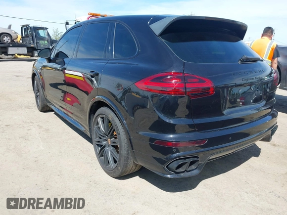 2015 Porsche Cayenne Turbo z VIN WP1AC2A2XFLA80727, wystawiony jako IAAI lot #42031257 z przebiegiem 83 368 mil mil oraz . Historia ofert i sprzedaży dostępna na DreamBid. Obrazek 3.