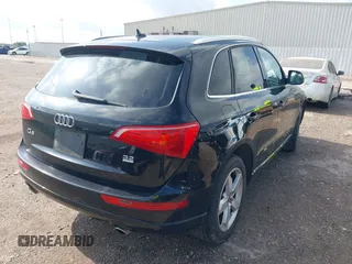 2010 Audi Q5 Premium Plus z VIN WA1LKAFP9AA081331, wystawiony jako IAAI lot #42735716 z przebiegiem 180 311 mil mil oraz . Historia ofert i sprzedaży dostępna na DreamBid. Obrazek 4.