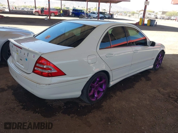 2007 Mercedes-Benz C 230 Sport z VIN WDBRF52HX7F903574, wystawiony jako IAAI lot #42350529 z przebiegiem 230 516 mil mil oraz . Historia ofert i sprzedaży dostępna na DreamBid. Obrazek 4.