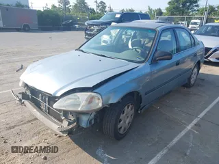 1999 Honda Civic LX z VIN 2HGEJ6670XH566953, wystawiony jako IAAI lot #42390891 z przebiegiem 290 417 mil mil oraz . Historia ofert i sprzedaży dostępna na DreamBid. Obrazek 2.