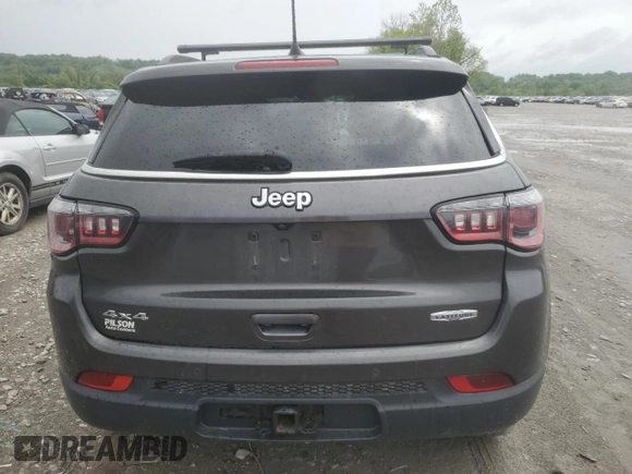 2018 Jeep Compass Latitude z VIN 3C4NJDBB9JT115063, wystawiony jako Copart lot #55477065 z przebiegiem 174 570 mil mil oraz Szkody całkowita. Historia ofert i sprzedaży dostępna na DreamBid. Obrazek 6.