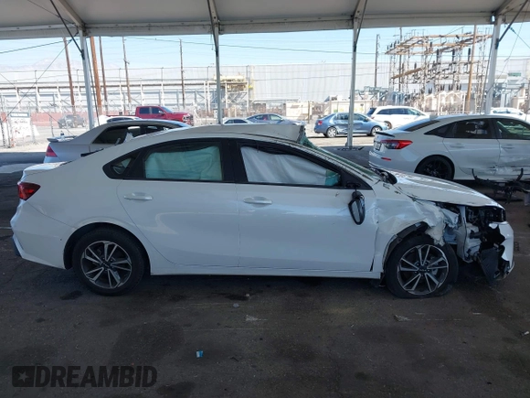 2022 Kia Forte LXS z VIN 3KPF24AD2NE425361, wystawiony jako IAAI lot #42004084 z przebiegiem 61 465 mil mil oraz . Historia ofert i sprzedaży dostępna na DreamBid. Obrazek 13.