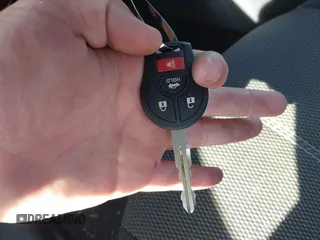 2014 Nissan Sentra SR z VIN 3N1AB7AP0EY337464, wystawiony jako IAAI lot #42203693 z przebiegiem 76 535 mil mil oraz . Historia ofert i sprzedaży dostępna na DreamBid. Obrazek 11.