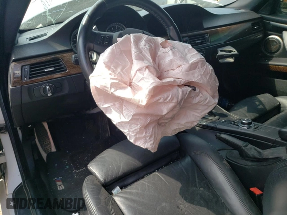 2012 BMW M3 z VIN WBSKG9C56CE798133, wystawiony jako Copart lot #53329103 z przebiegiem Nie podano mil oraz Szkoda całkowita • Salvage title. Historia ofert i sprzedaży dostępna na DreamBid. Obrazek 8.