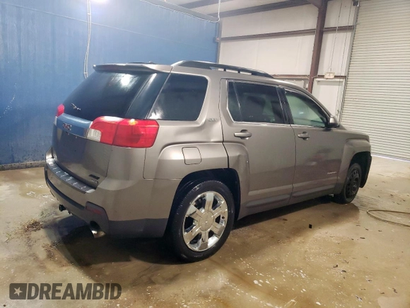 2011 GMC Terrain SLT-1 z VIN 2CTFLUE56B6413021, wystawiony jako Copart lot #56991895 z przebiegiem 263 832 mil mil oraz Czysty tytuł • Clean title. Historia ofert i sprzedaży dostępna na DreamBid. Obrazek 3.