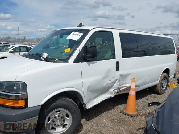 2020 Chevrolet Express Passenger LT z VIN 1GAZGPFG0L1243105, wystawiony jako IAAI lot #42086334 z przebiegiem 79 370 mil mil oraz . Historia ofert i sprzedaży dostępna na DreamBid. Obrazek 14.
